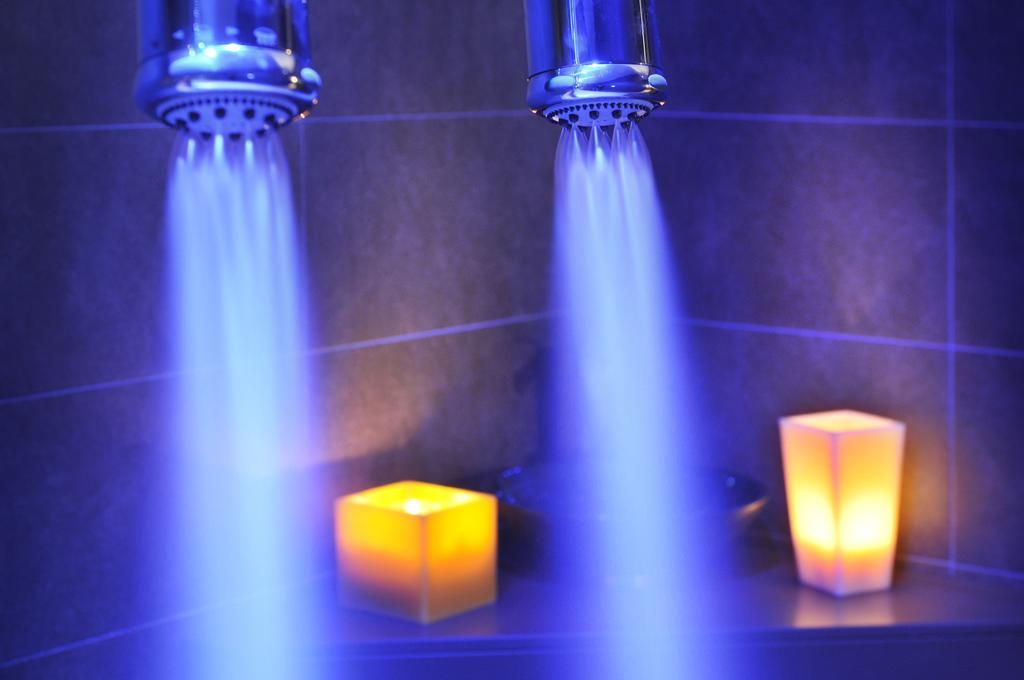 Sant Jordi Boutique Hotel Calella Eksteriør bilde A shower with blue LED lighting