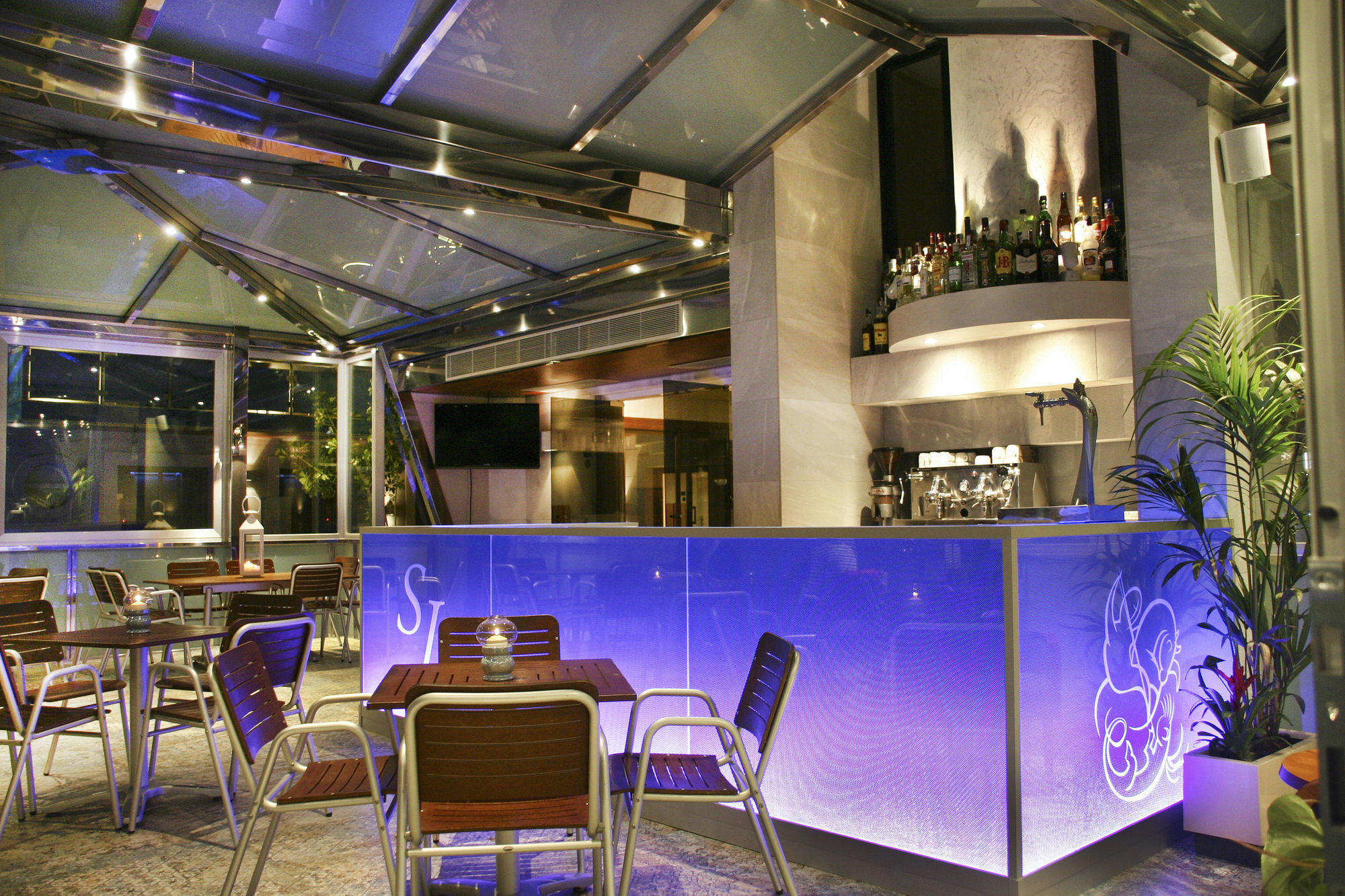 Sant Jordi Boutique Hotel Calella Eksteriør bilde The bar at the Sky Bar